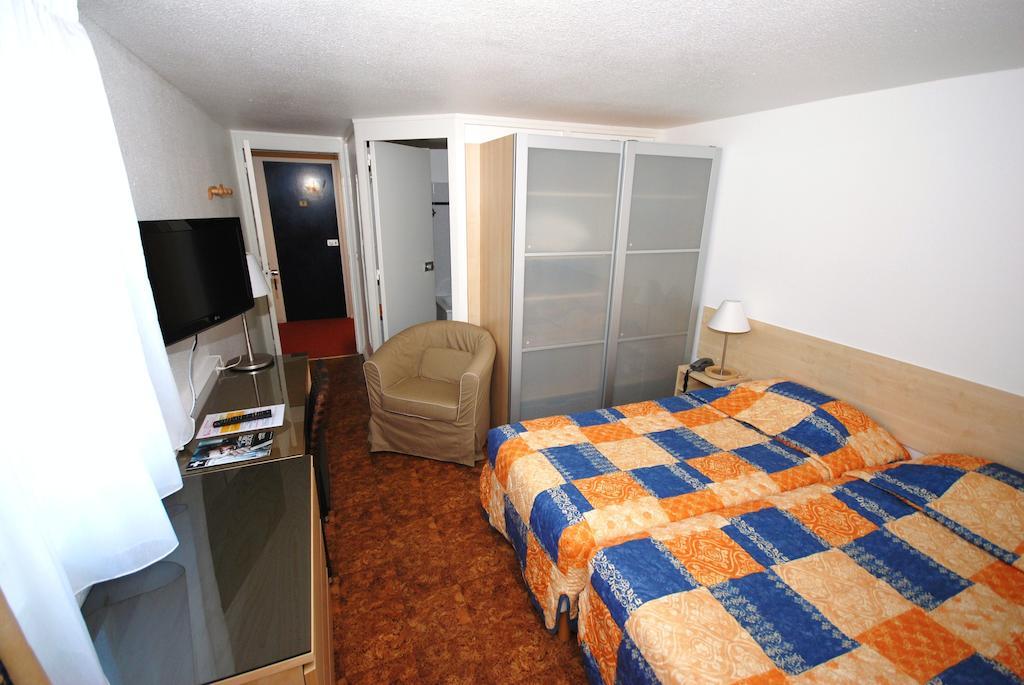Hotel Le Relais Des Champs Eugenie-les-Bains Room photo
